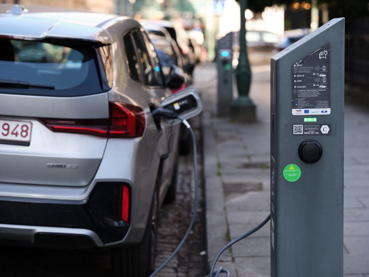 🟪"Il Fascino Delle Auto Elettriche In Calo: Nuovi Conducenti Delusi, Ma Proprietari Soddisfatti"