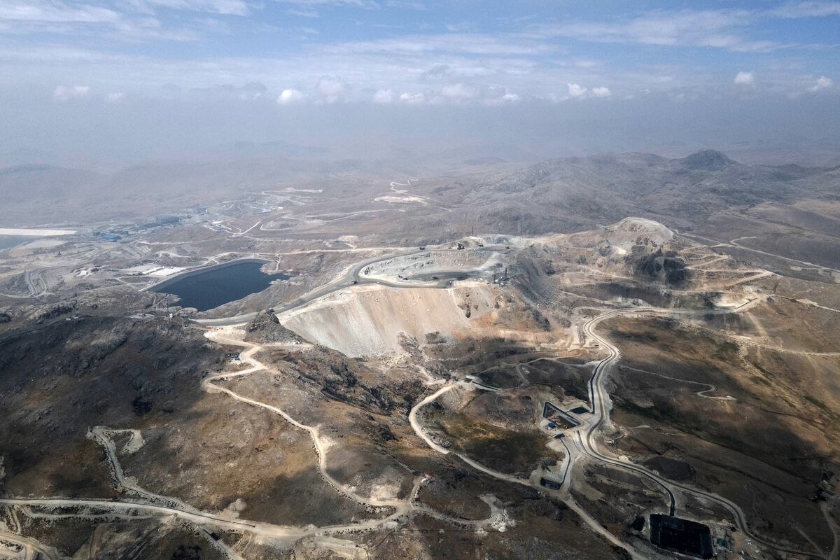 China’s MMG Sees Copper Losses Mount From Informal Peru Diggers
