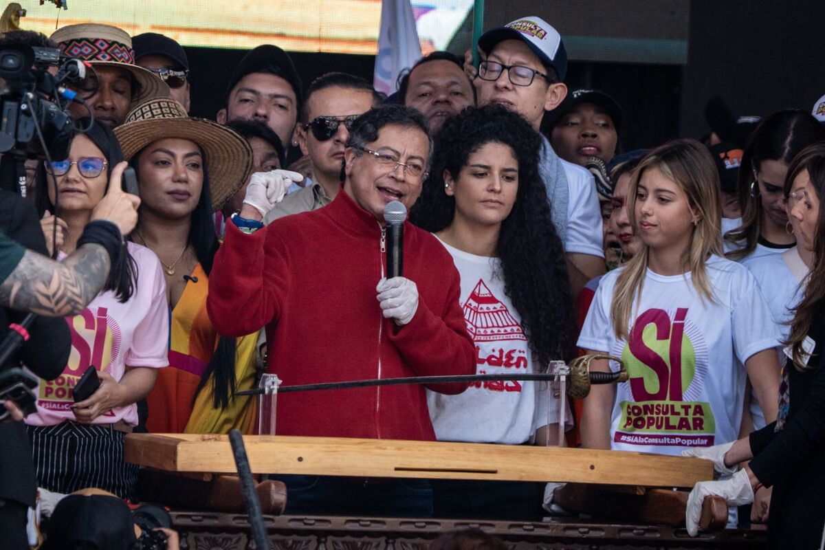 🟪"Bloccato il Referendum di Petro: La Corte Suprema frena i diritti dei lavoratori in Colombia"