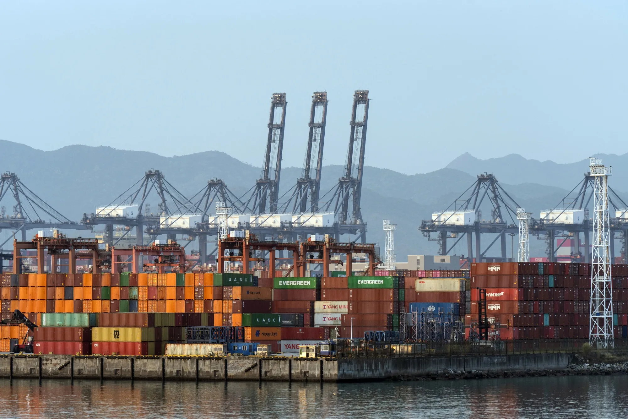 中国レアアース製品輸出、6月に急増－磁石供給が再び活発化する兆し