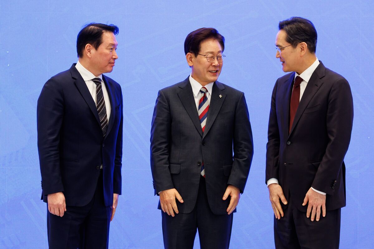 Samsung, SK Hynix Under Pressure to Share Bumper Profits