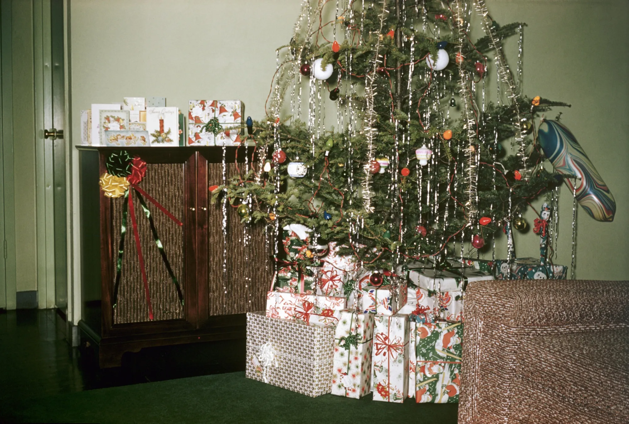 Christmas tree and presents