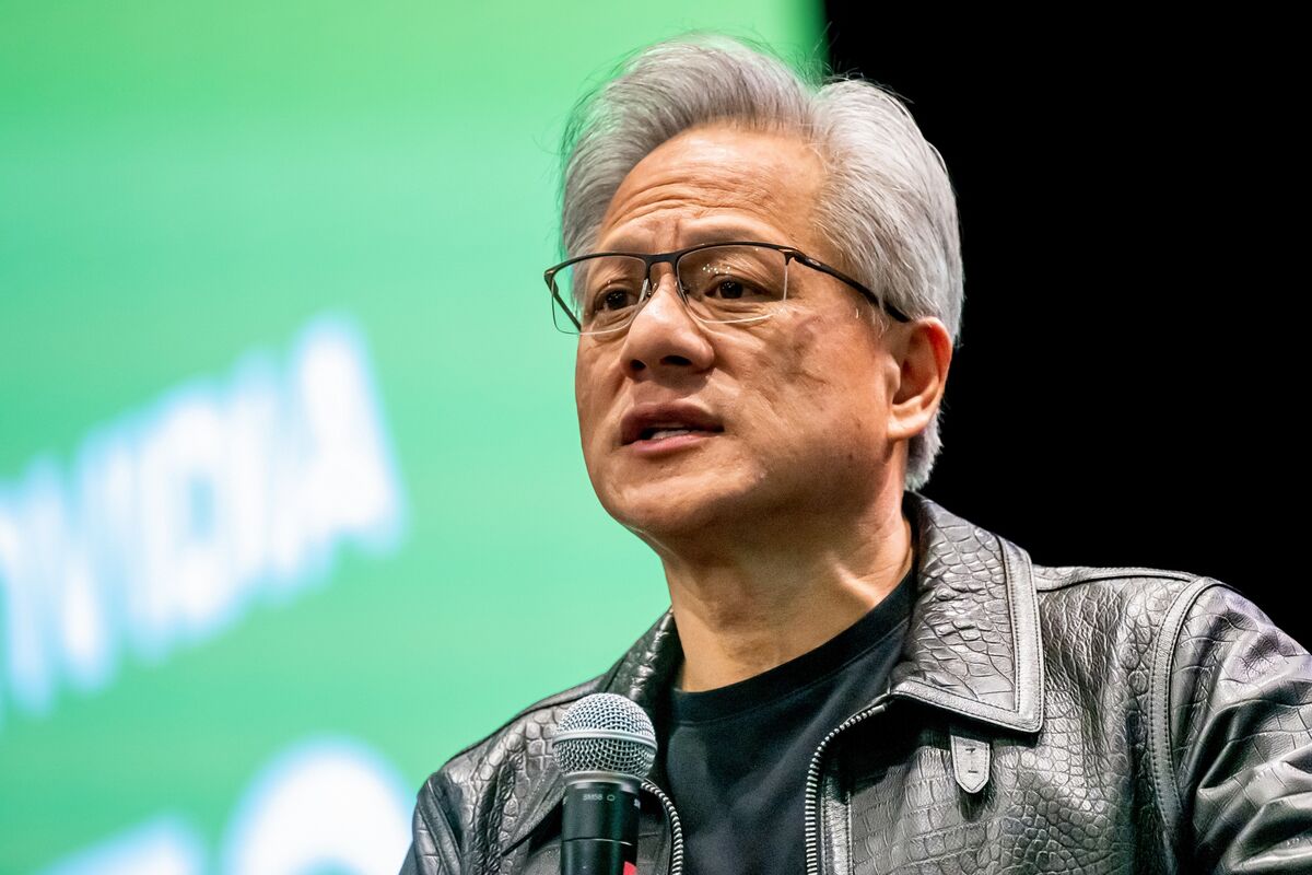 CEO Nvidia cảnh báo các đối thủ AI Trung Quốc hiện rất “đáng gờm”