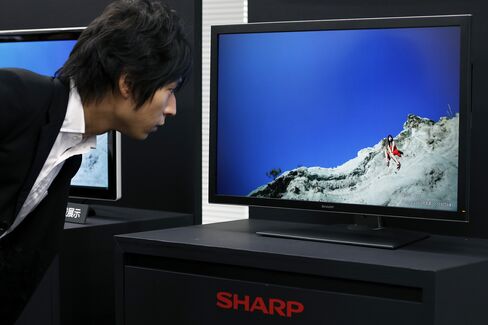 Sharp to Raise 137 Billion Yen Selling Shares at Discount Price