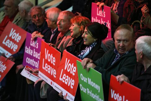 Supporters of the Vote Leave campaign attend a speech by London Mayor Boris Johnso in Manchester on April 15.