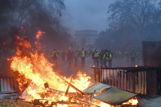 Clashes Between Police, ‘Yellow Vests’ Erupt in Central Paris