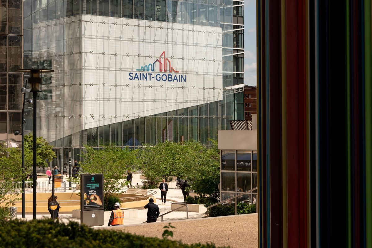 St. Gobain Halts €2.5 Billion Auto Glass Sale Amid Rout