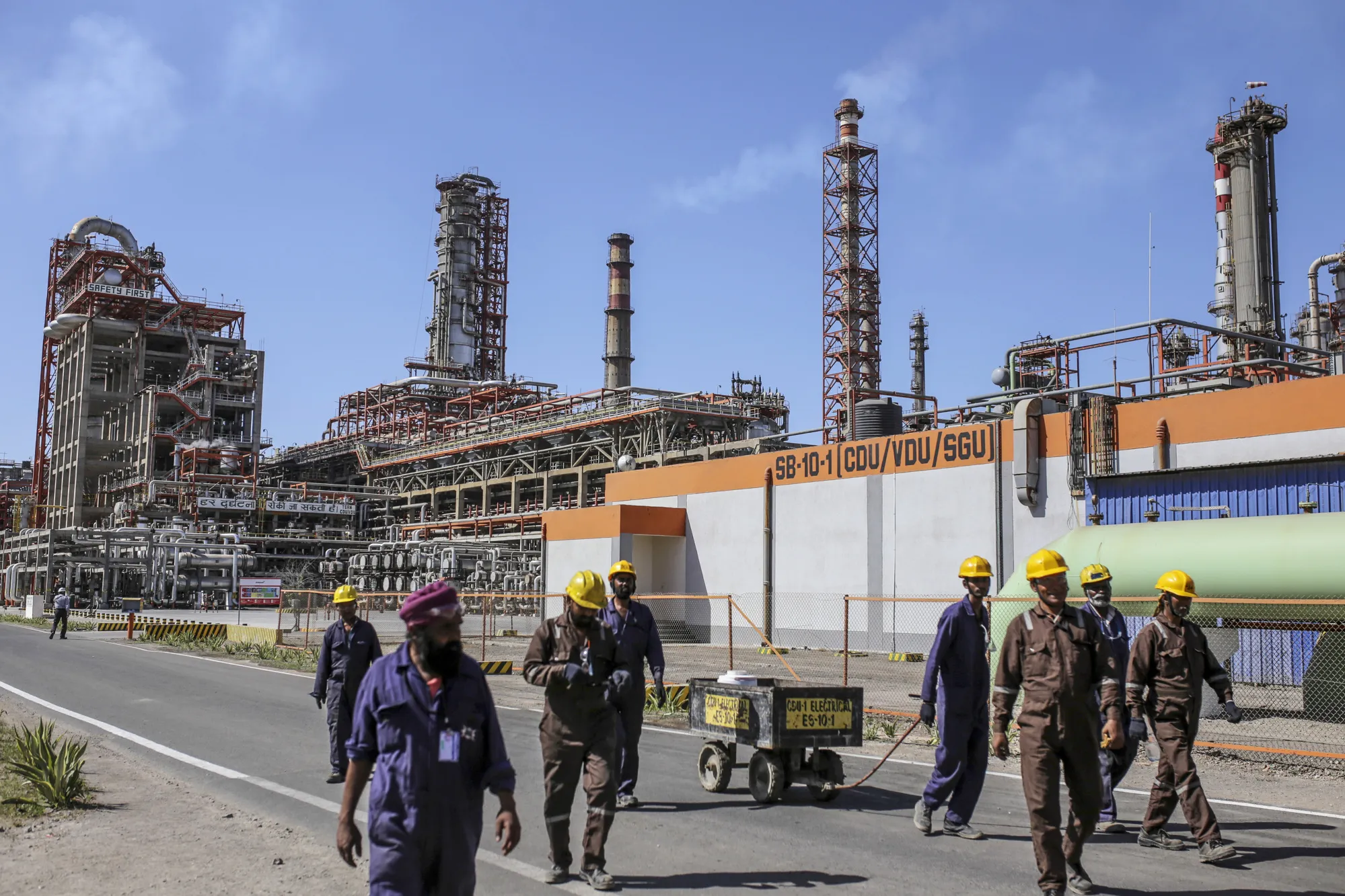 A Nayara Energy Ltd. plant&nbsp;near Vadinar, Gujarat, India.