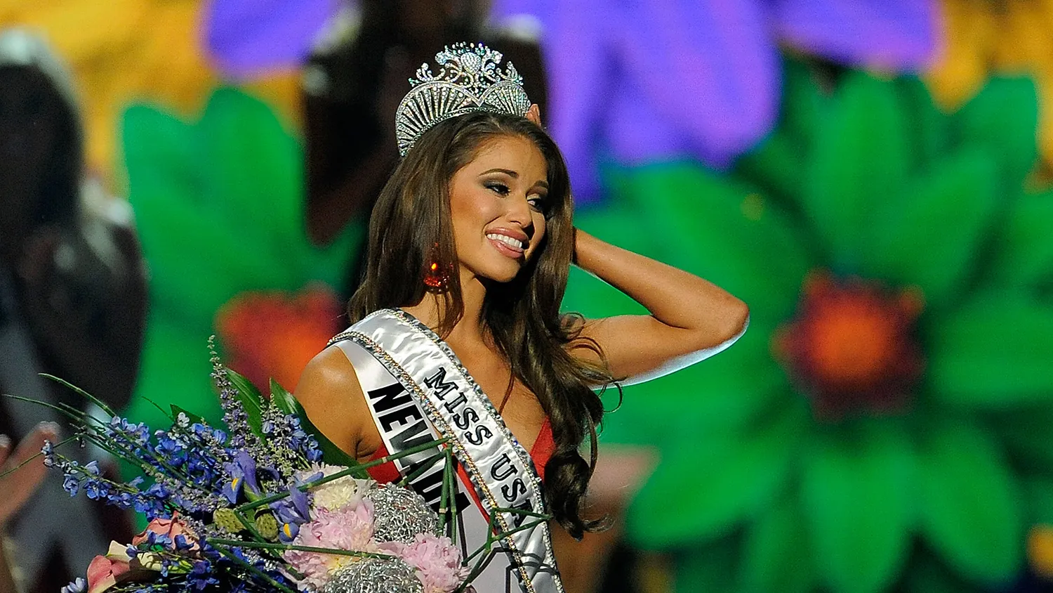 iss Nevada Nia Sanchez is crowned Miss USA during the 2014 Miss USA Competition at The Baton Rouge River Center on June 8, 2014 in Baton Rouge, Louisiana.
