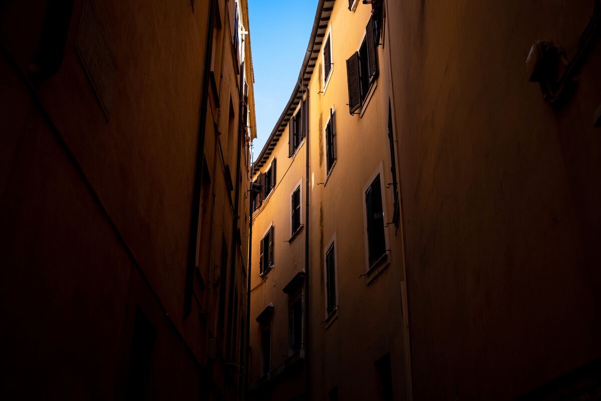 Italians’ Fear of Buying Stocks Is Costing the Country Billions