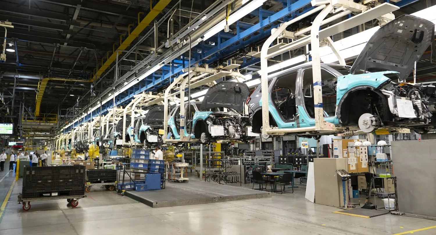 Workers on the vehicle assembly&nbsp;line at a Honda manufacturing plant&nbsp;in Ontario.