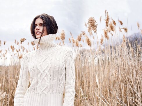 Lands’ End is trying to attract new customers, especially the younger, trendier crowd.