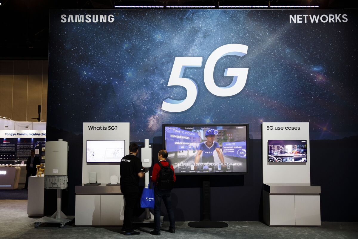Inside Samsung's Bid to Challenge Apple With 5G, Folding Phones