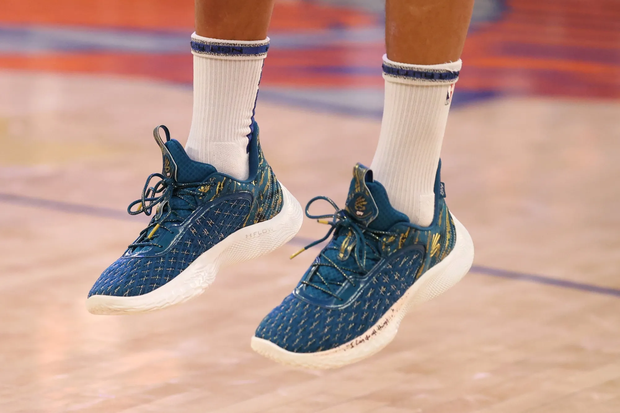 NBA s Steph Curry Sells 333 NFT Sneakers You Can Wear Across Metaverses Bloomberg