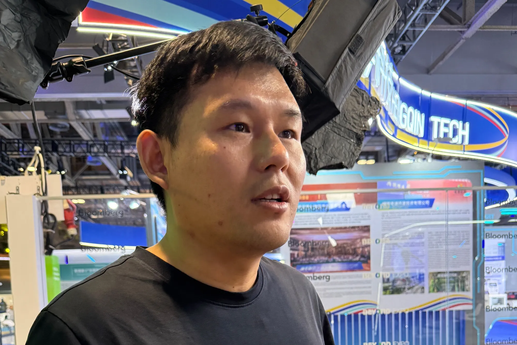 EngineAI Targets $1 Billion Valuation as Chinese Robots Heat Up - Bloomberg