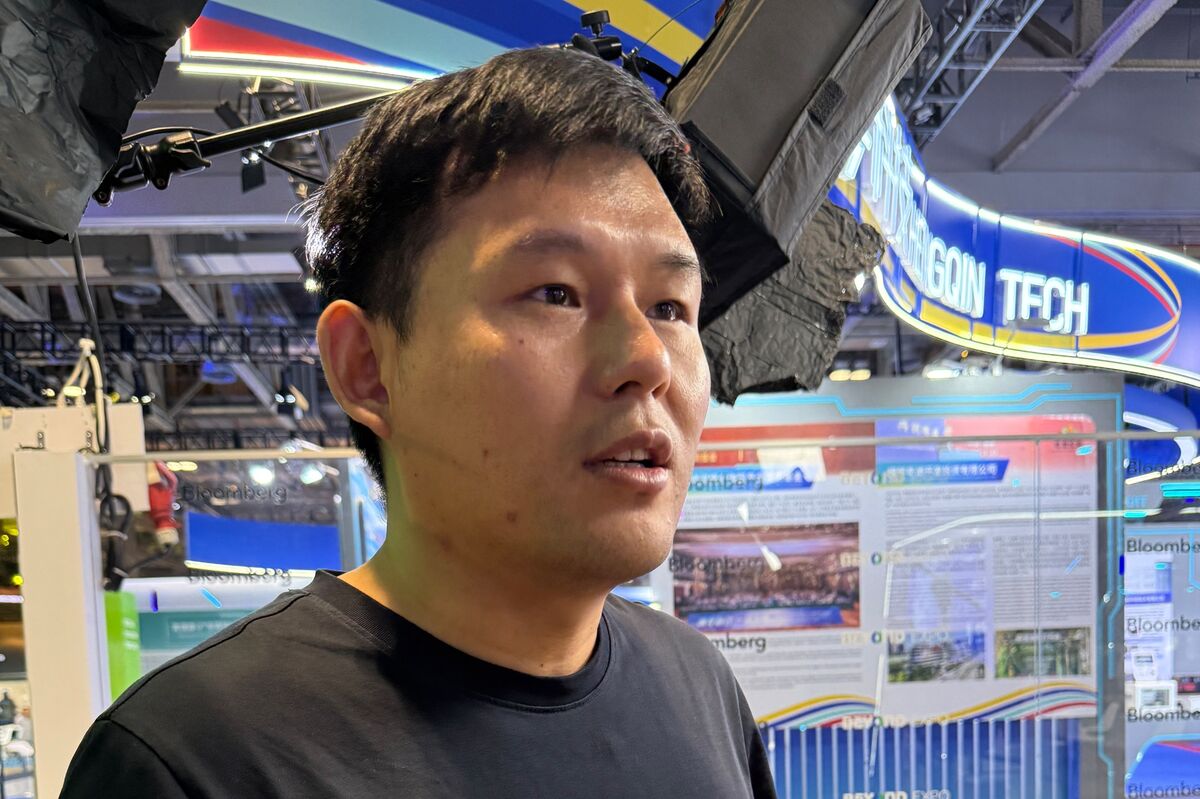 EngineAI Targets $1 Billion Valuation as Chinese Robots Heat Up