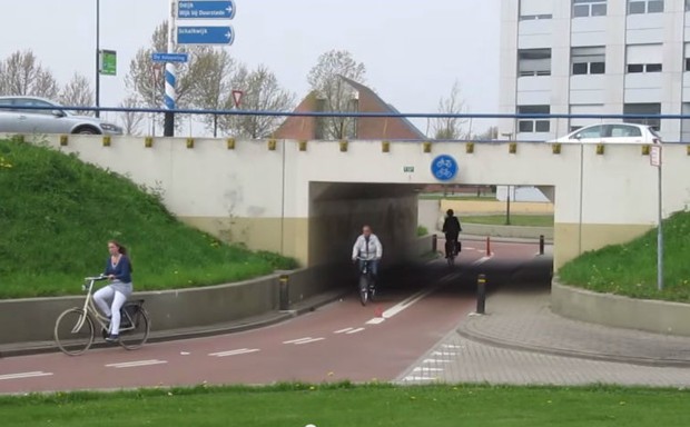 se rapporte à une étude de cas sur la planification suburbaine adaptée aux vélos
