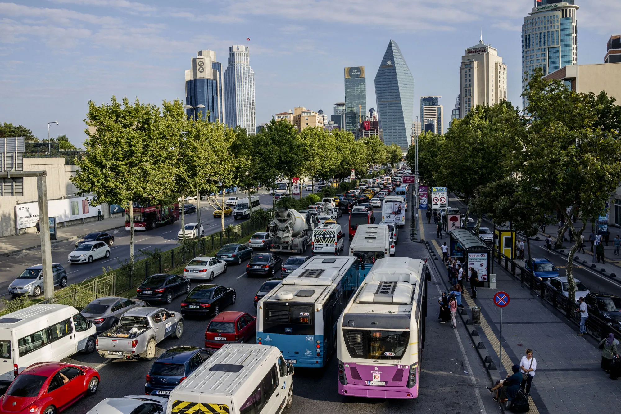 City Life And Currency Exchanges As Turkish Lira Rebounds