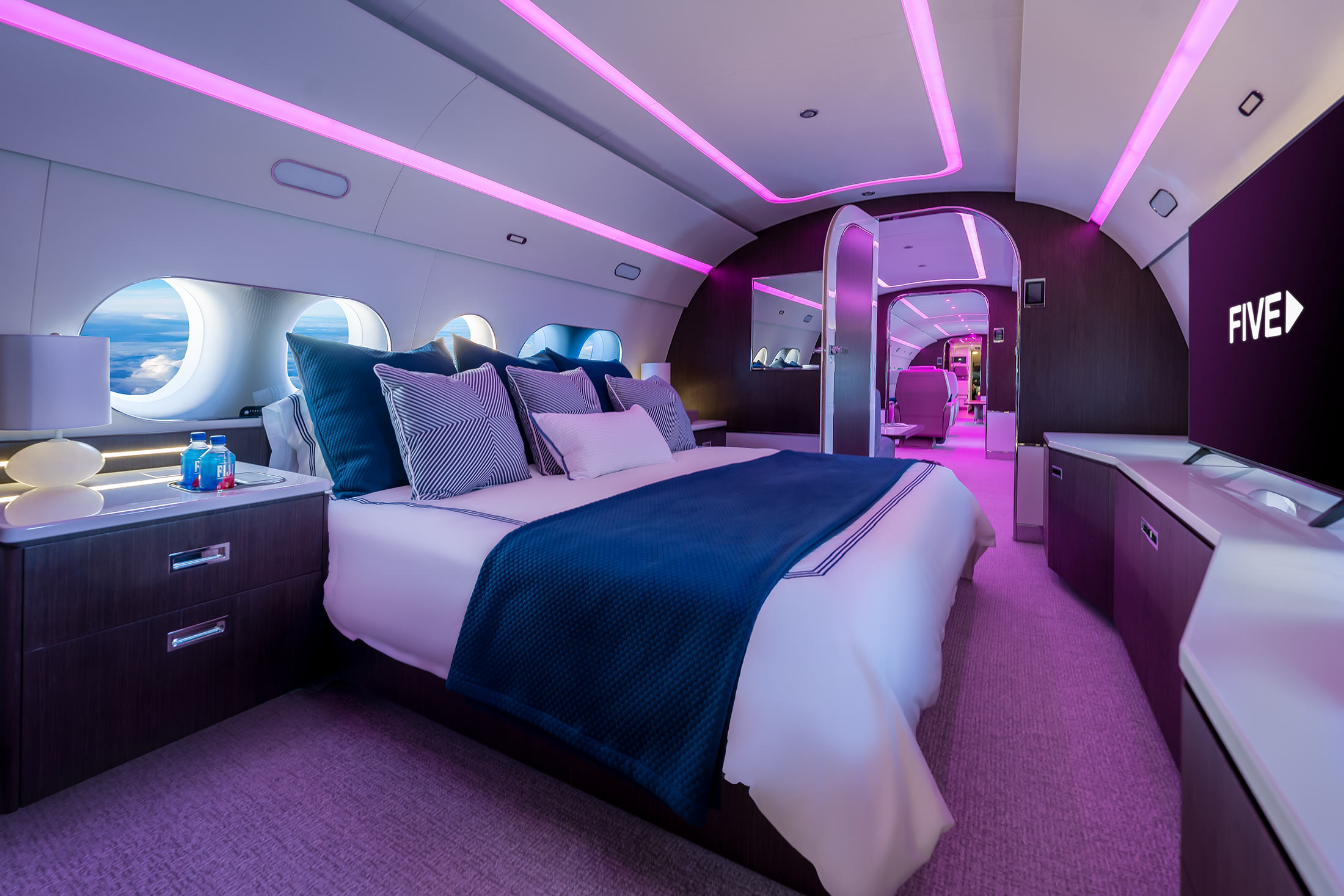 Dubais Five Hotels and Resorts Launches $14,000-an-Hour Private Party Jet  - Bloomberg