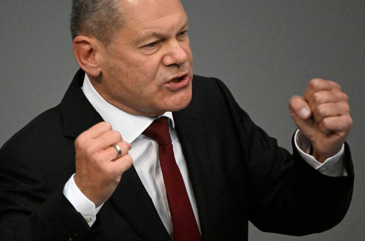 Olaf Scholz Gets a Tough Lesson in What It Means to Run Germany