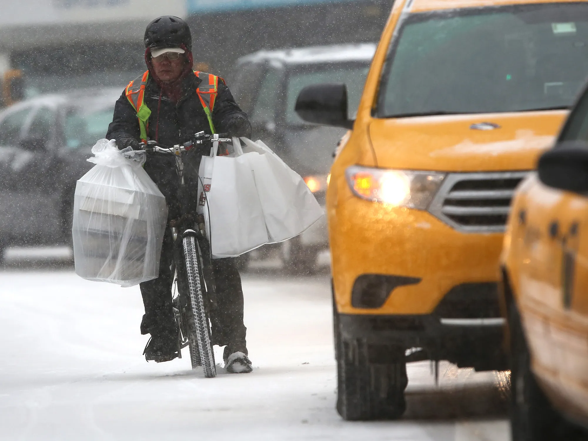 nyc food delivery bike cyclist 