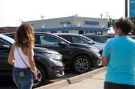 relates to Used-Car Frenzy Makes for Record Prices, ‘Cutthroat’ Sales Floor