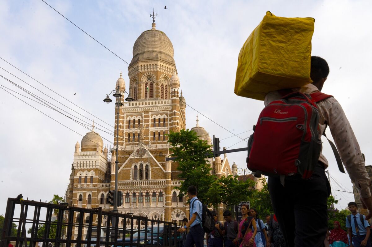 Fuel Shocks, Rising Prices Threaten India’s Consumption Growth