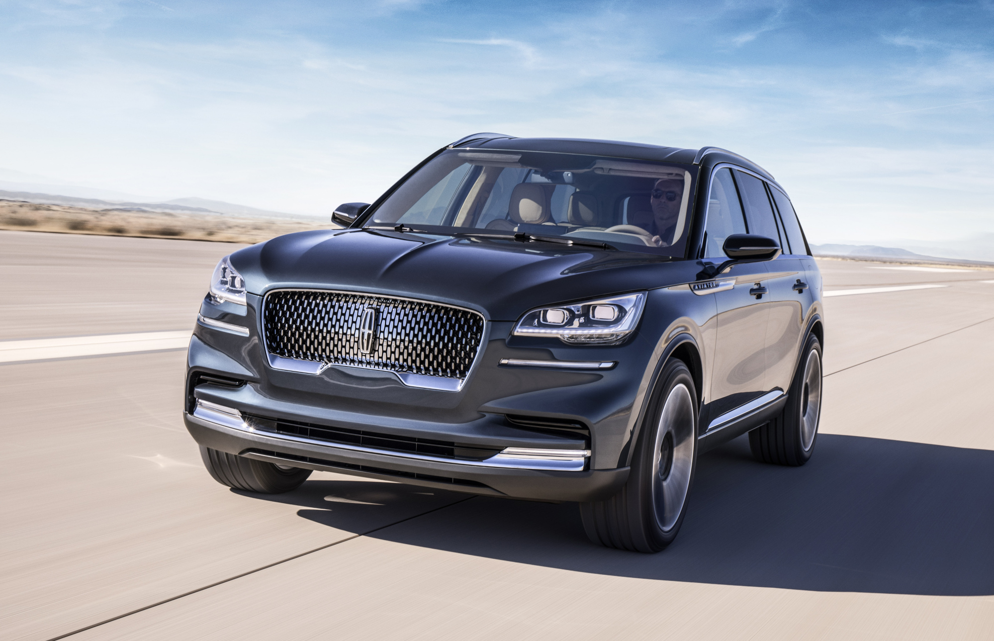 Ford Is Bringing Back the Lincoln Aviator - Bloomberg