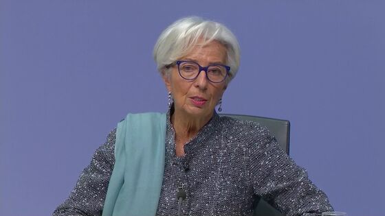 Lagarde Signals New Recession Even as ECB Holds Stimulus