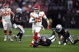 Mahomes Sets Record, Chiefs Beat Raiders for AFC's Top Seed