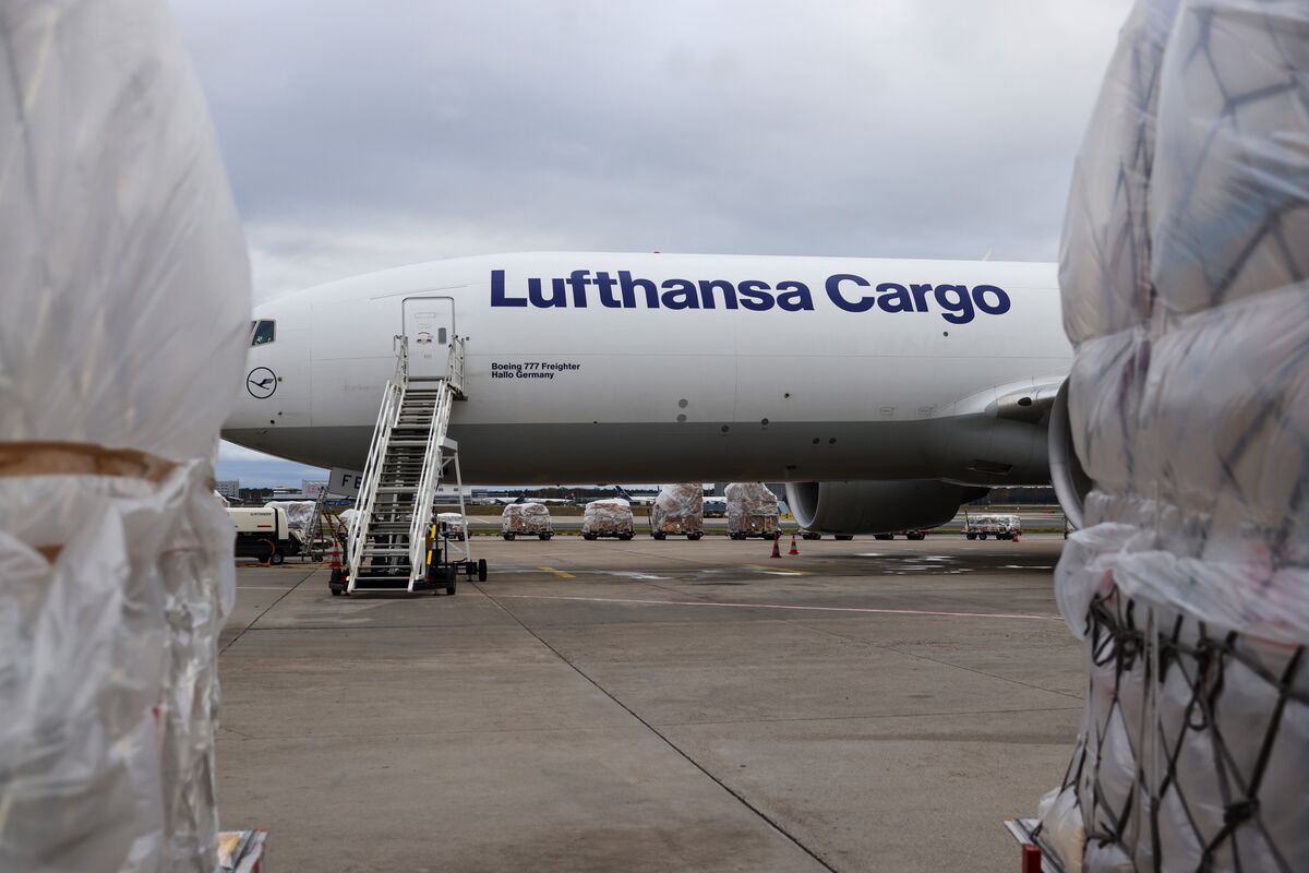 Lufthansa Cargo Sees Gulf Rivals Return Just as EU Fee Begins