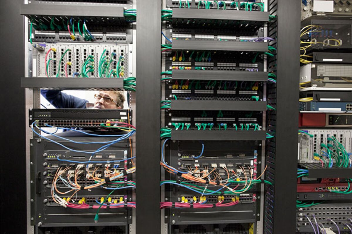 Data Center Upstarts Take On HewlettPackard, EMC Bloomberg