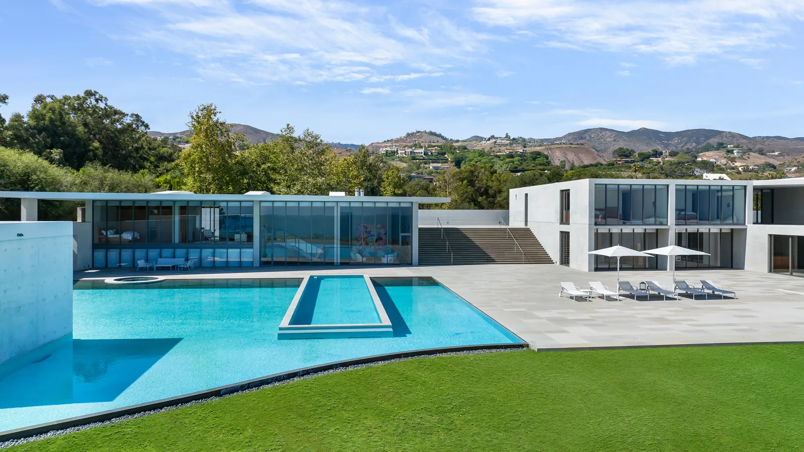 Luxury Real Estate Boom Has Malibu Mansions Setting Price Records -  Bloomberg