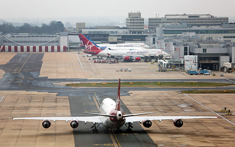 Londons Khan Urges May to Back Gatwick Expansion, Snub Heathrow