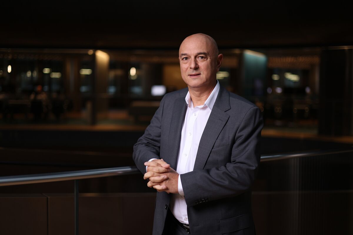 Tottenham Hotspur’s Levy Said to Miss Deadline for Share Issue