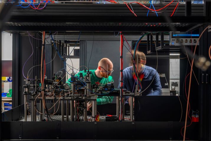 Goldman, JPMorgan Show Wall Street’s Split in Quantum Computing Race