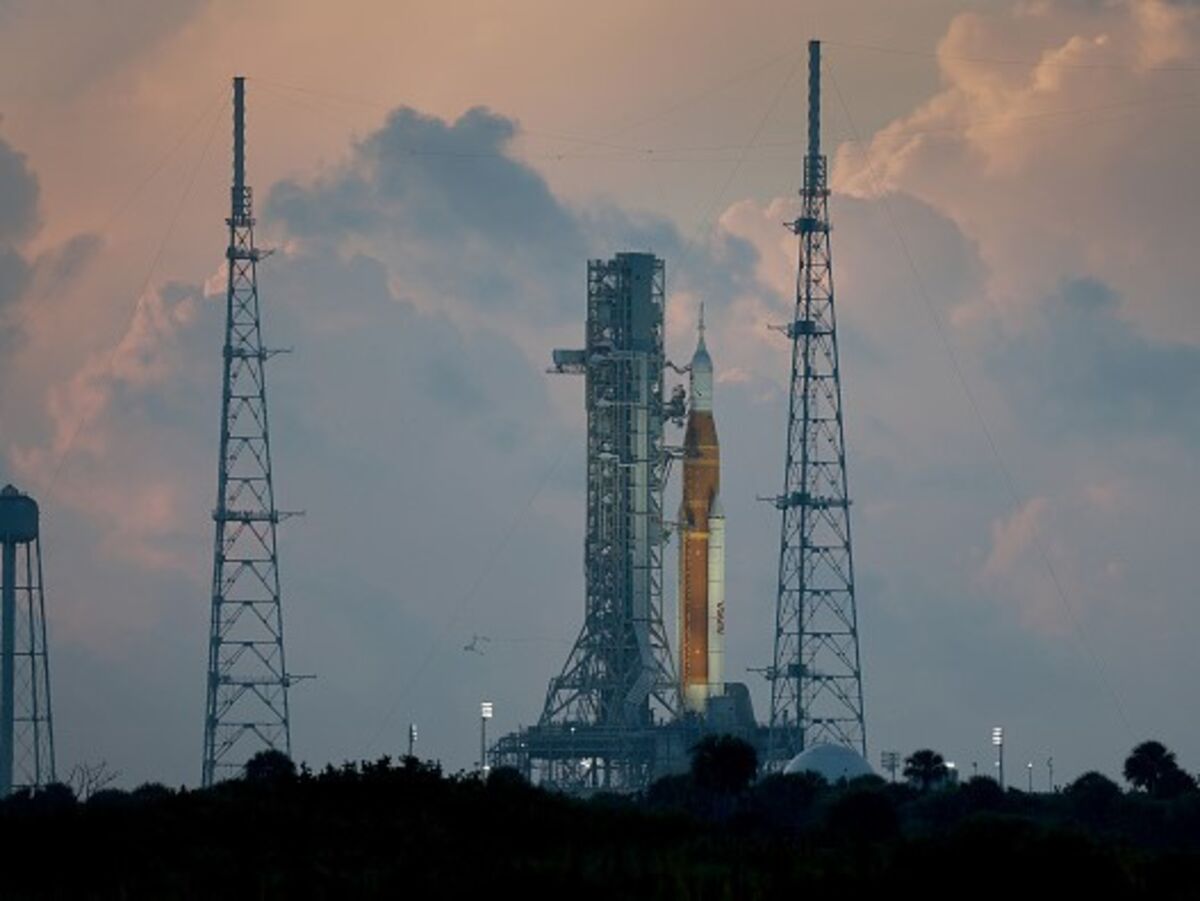 NASA's Artemis Rocket Is a Gigantic Failure and Waste of Money - Bloomberg