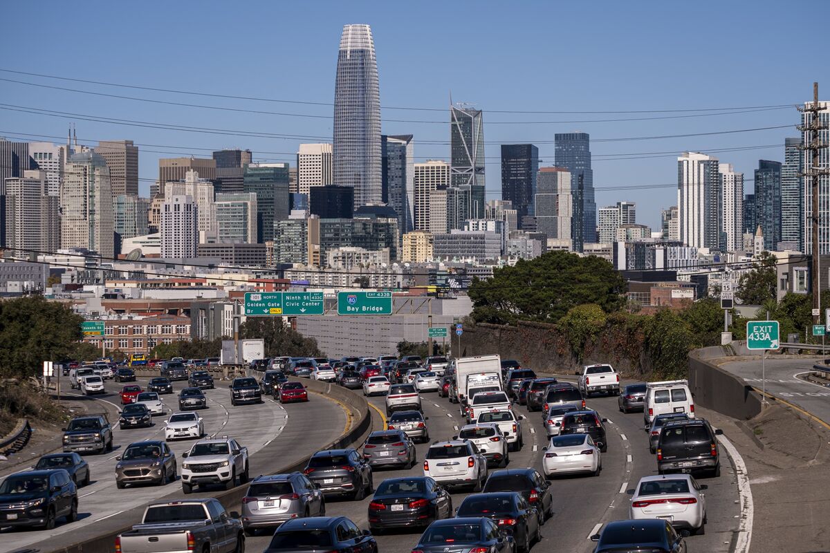 Trump Maneuvers to Outflank California Over Ban on Gasoline Cars