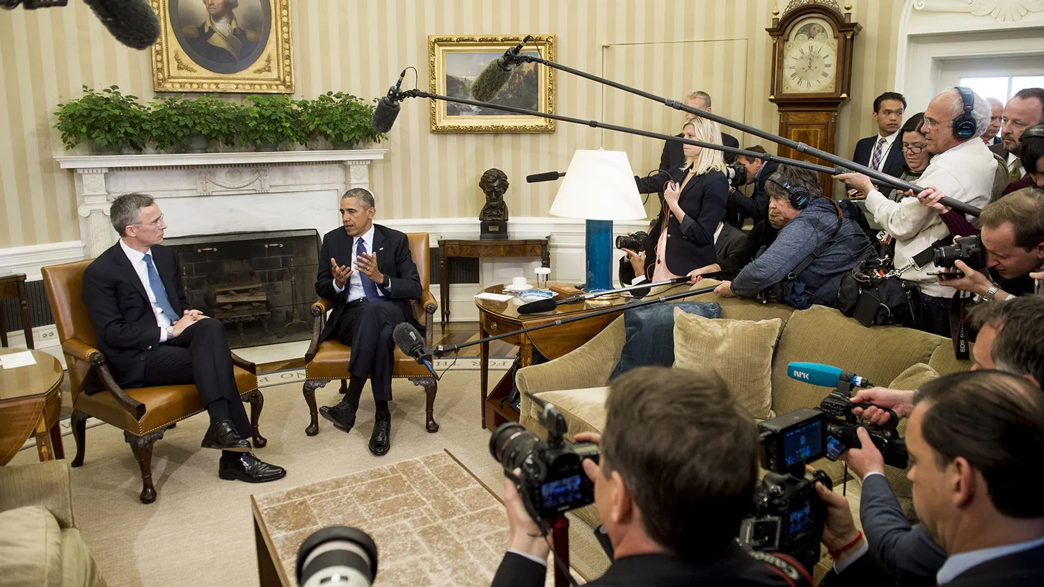 President Barack Obama and NATO Secretary General Jens Stoltenberg speak following a meeting in the Oval Office of the White House in Washington on April 4, 2016.
