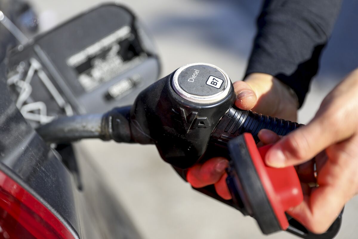 
                            Italy Extends Diesel Tax Cut Through Aug. 25, La Stampa Reports