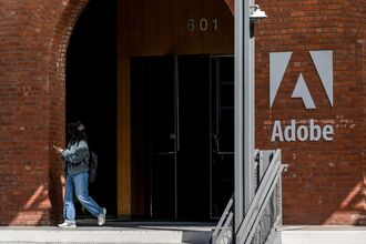 🟥 "Adobe alza le previsioni per il 2025, ma le azioni scendono"