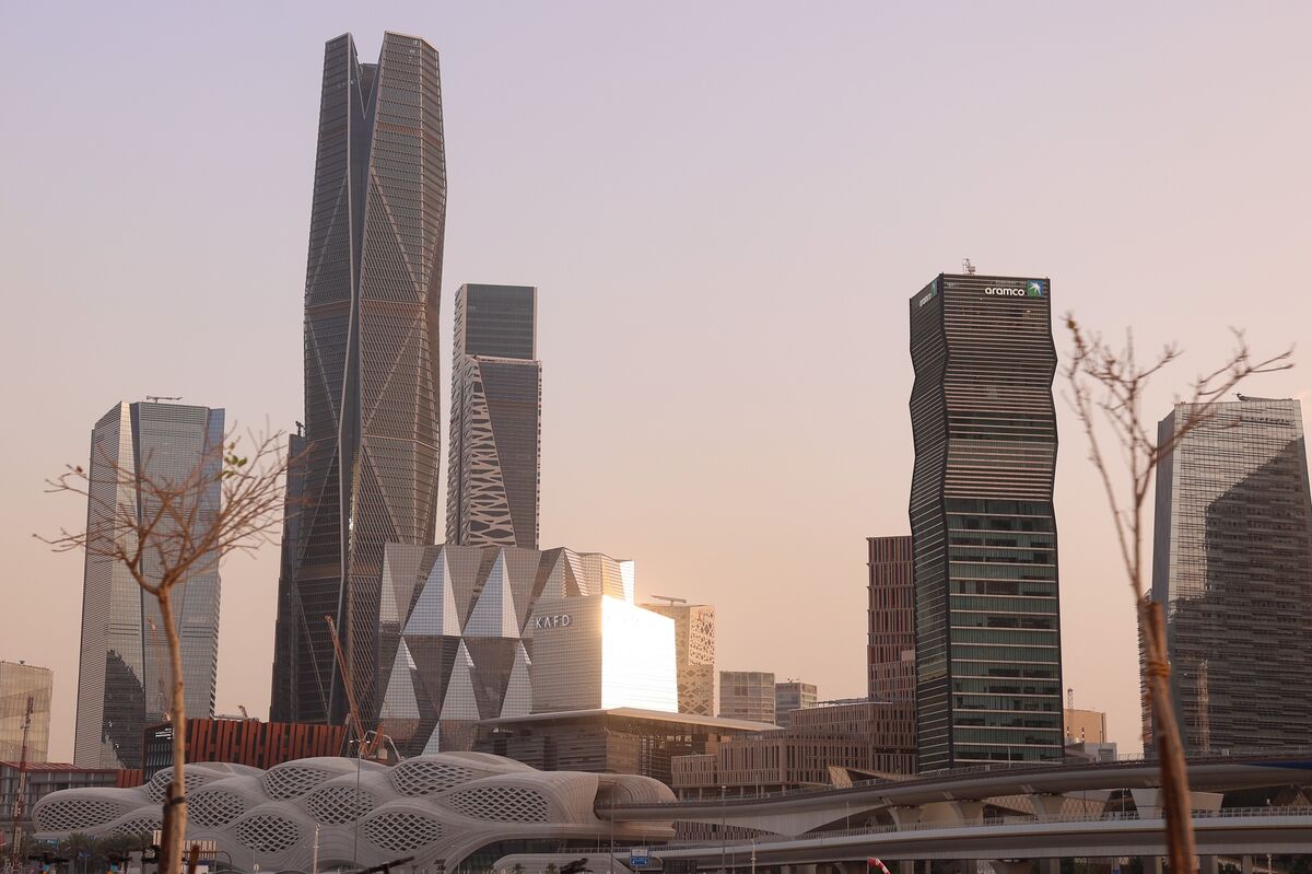 Mideast Wealth Fund Taps Jadwa to Shift $1 Billion in Assets