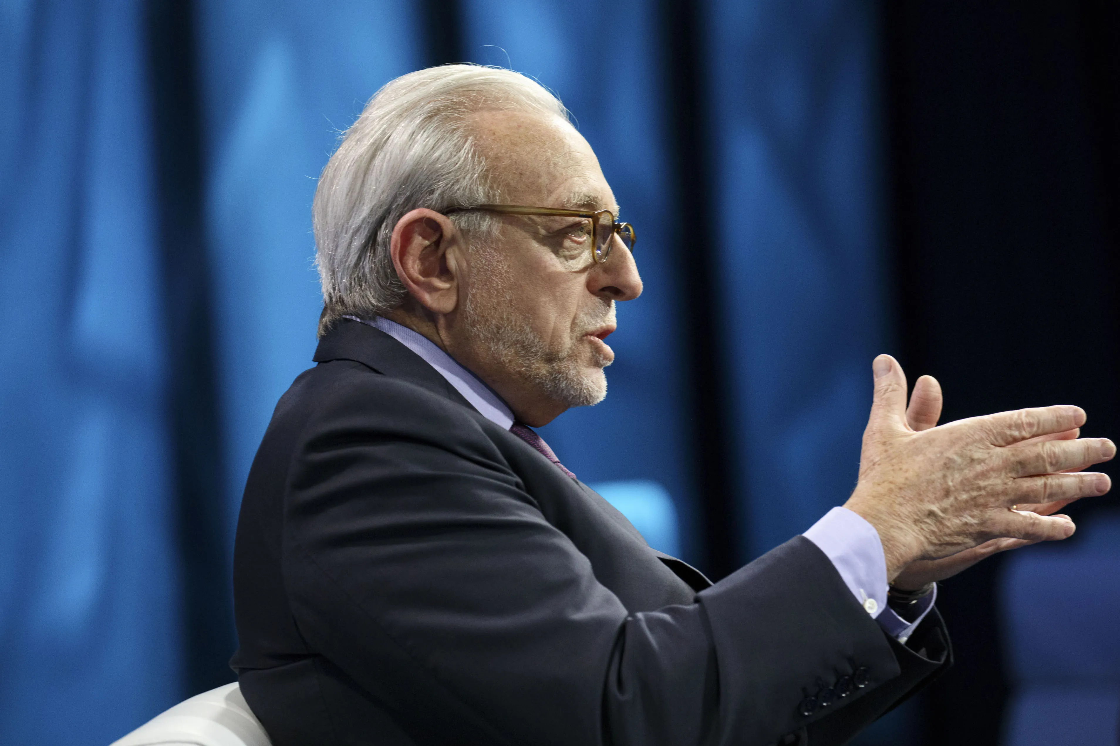 Nelson Peltz, chief executive officer of Trian Fund Management LP, speaks during a conference in Laguna Beach, California, U.S., on Tuesday, Oct. 25, 2016.&nbsp;