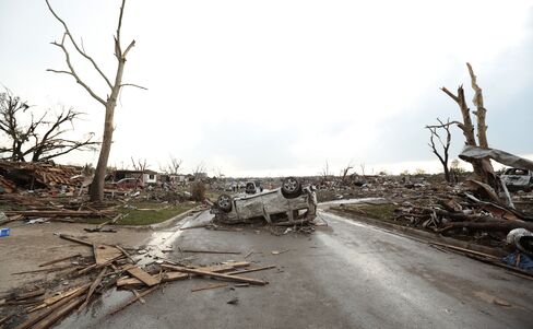Death Toll Passes 90 as Oklahoma Tornado Devastates Suburb