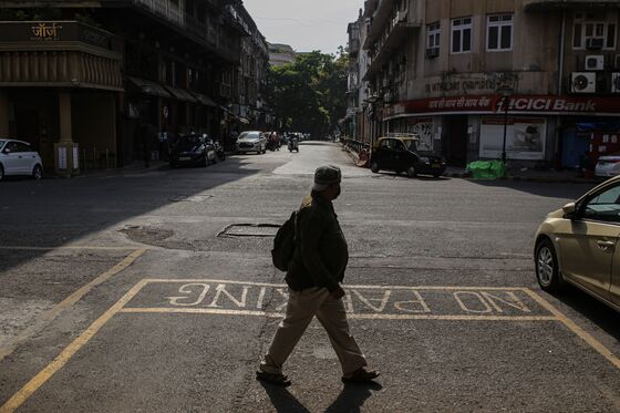 Lockdowns Worsen India’s Fiscal Woes Fueled by Weak Auctions