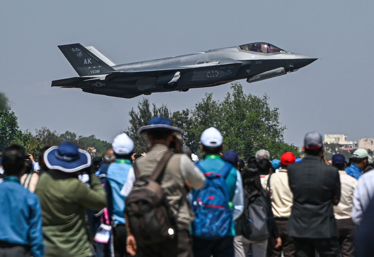 Pentagon Agrees to Framework for At Least 850 More Lockheed F-35 Jets