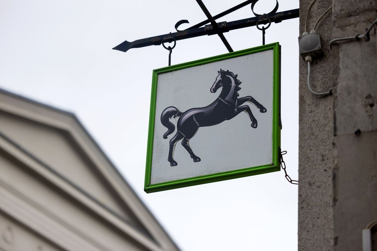 Lloyds Profit Beats Estimates as Lender Unveils Five-Year Plan