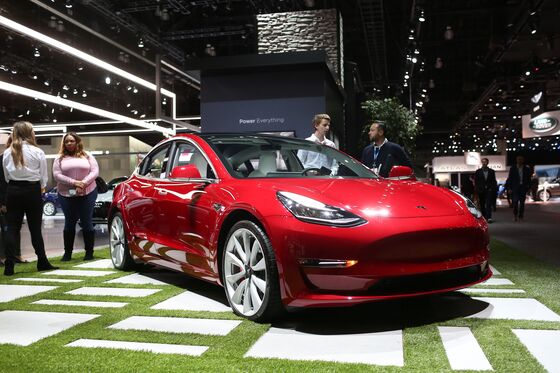 Tesla's `Out of Left Field' Price Cut Disappoints Street