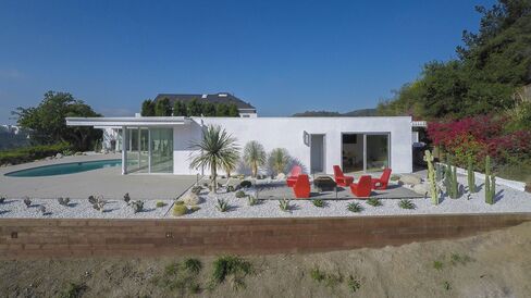 Set on a promontory, Earl House overlooks the city, canyons and oceans below.