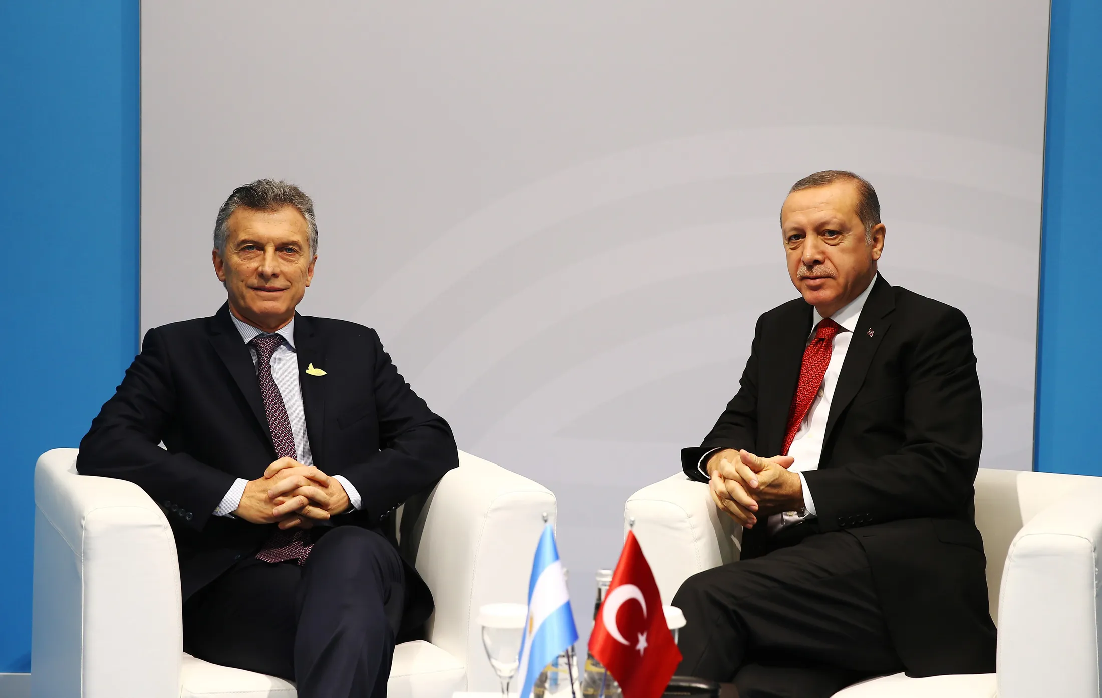 Argentine President Mauricio Macri (left) meets with Turkish President Recep Tayyip Erdogan during the Group of 20 Leaders’ Summit in Hamburg, Germany, on July 8, 2017.&nbsp;